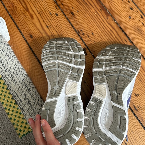 Brooks Adrenaline GTS women’s size 10 - Picture 5 of 7